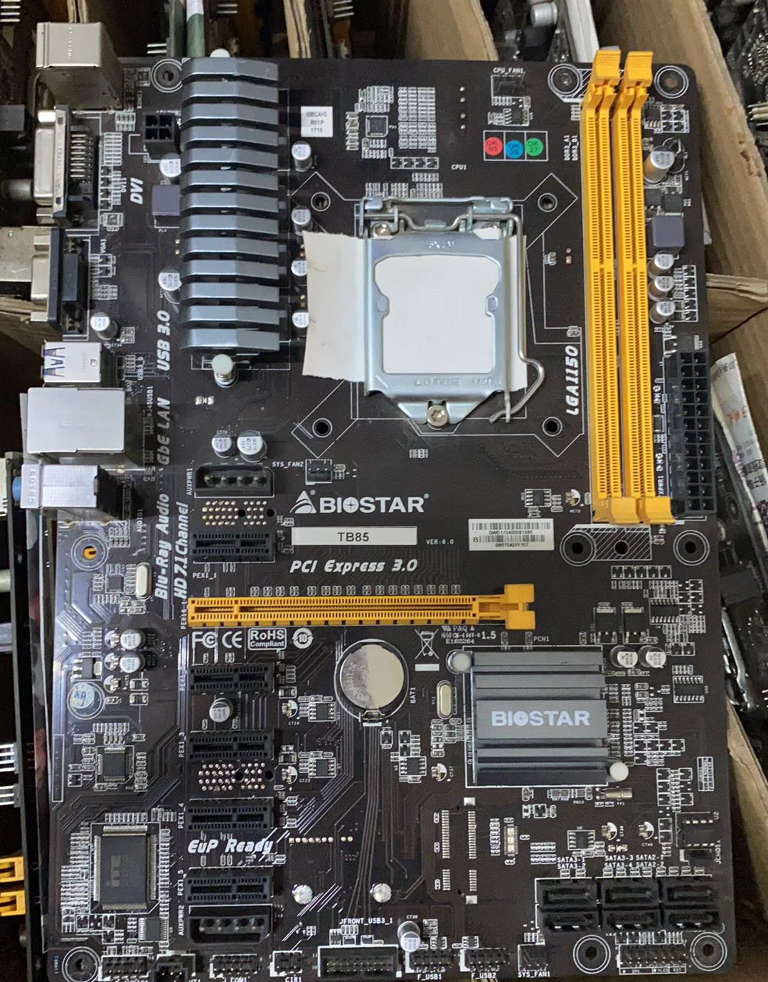 Материнская плата Biostar TB85 6GPU 6PCI-E для майнинга б/у B85 LGA 1150 DDR3 16 Гб SATA3 USB2.0 USB3.0 |