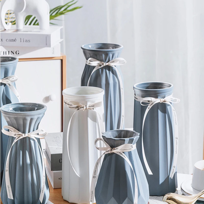 Ваза из искусственного фарфора с вертикальными краями | Дом и сад