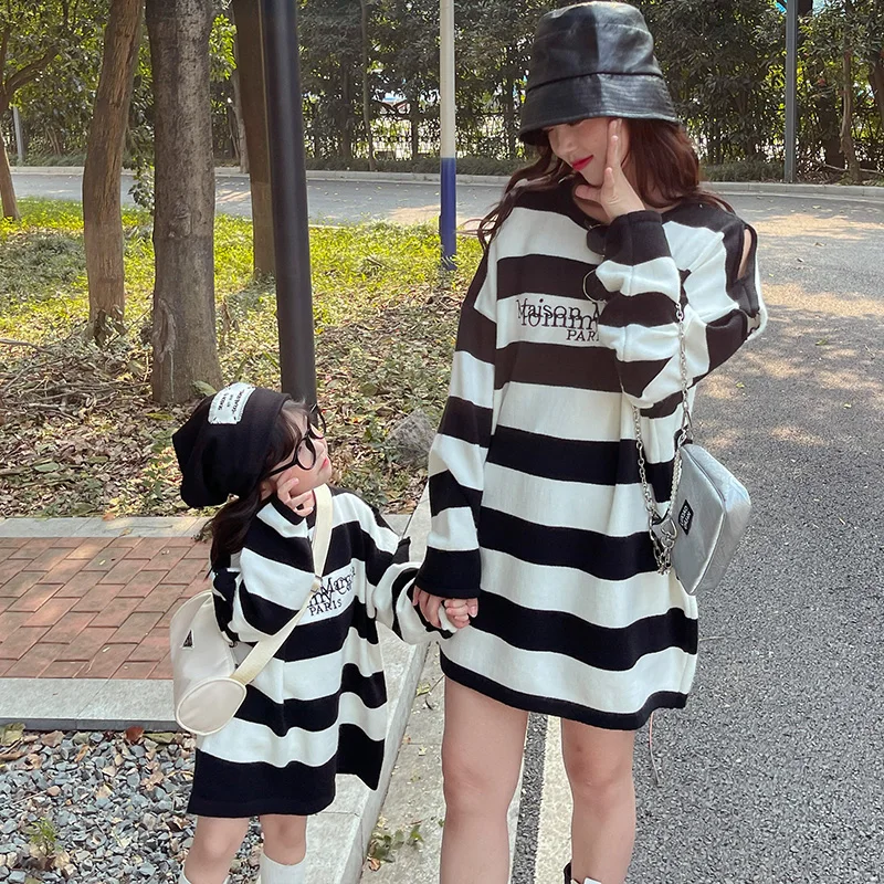 

Семейная одежда, модный полосатый свитер, наряды для мамы и меня, одинаковые Семейные наряды, наряд для родителей и детей, женская одежда