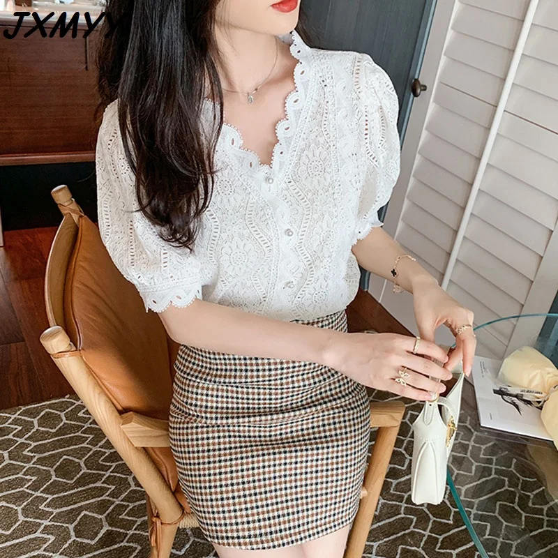 

Летние Новый стиль 2021 Мода темперамент французский рубашка с треугольным вырезом, с дизайном в виде прозрачных кружевная блузка с коротким ...