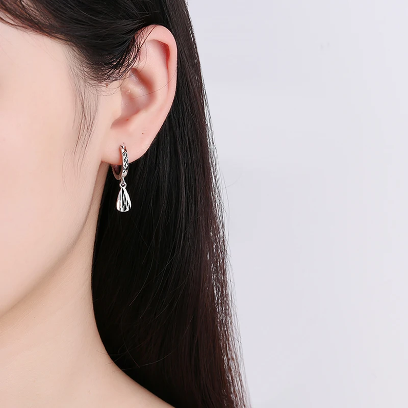 

Fashion 925 Sterling Silver Woman Earring Korean Simple Irregular Rhombic Waterdrop Earrings for Girls Silver Jewelry Gift 2021
