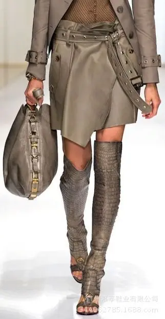 

show hollow metal button thick heel sandals