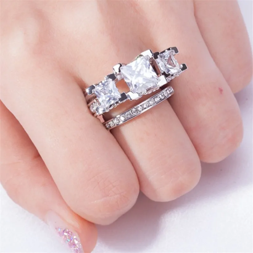 Женский комплект колец из серебра 5 6 пробы с искусственным бриллиантом размеры 7 8