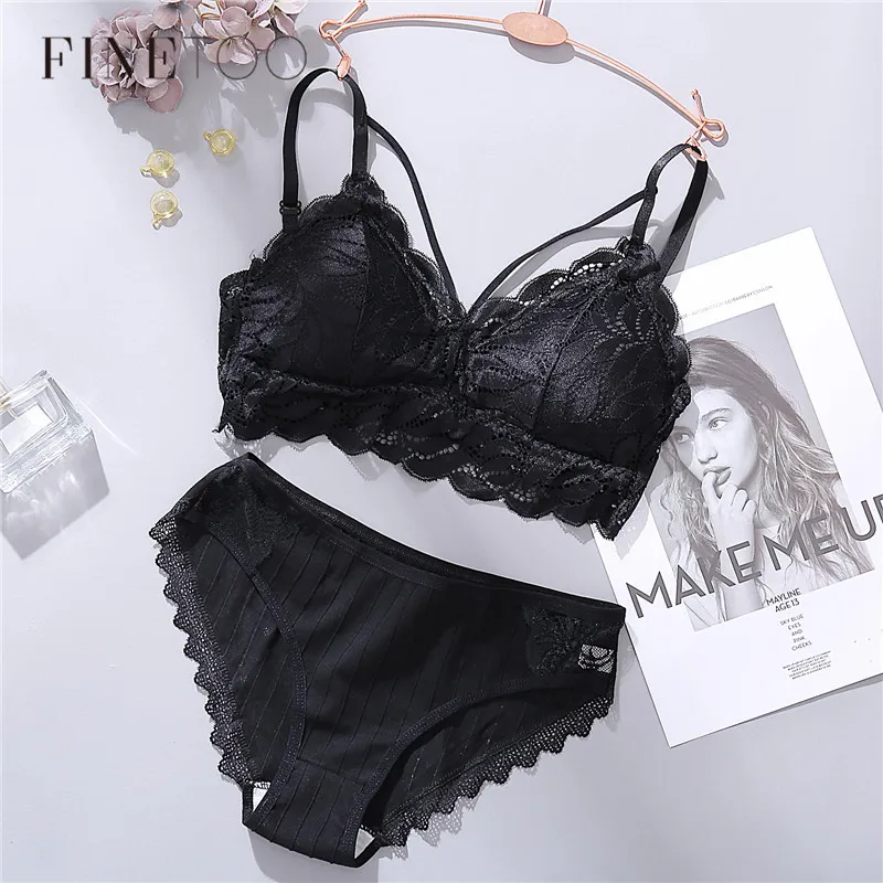 Комплект женского нижнего белья из бюстгальтера и трусиков|Бюстгальтеры| |