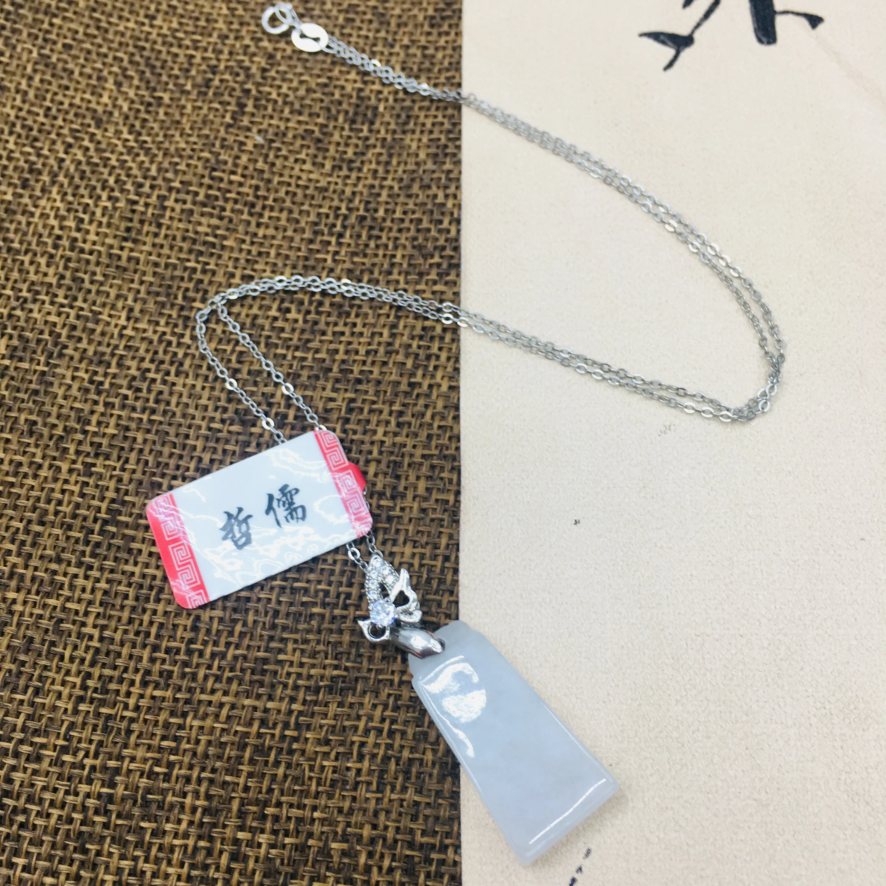 Натуральный бирманский изумруд нефритовая резьба подвеска на удачу с блестящим