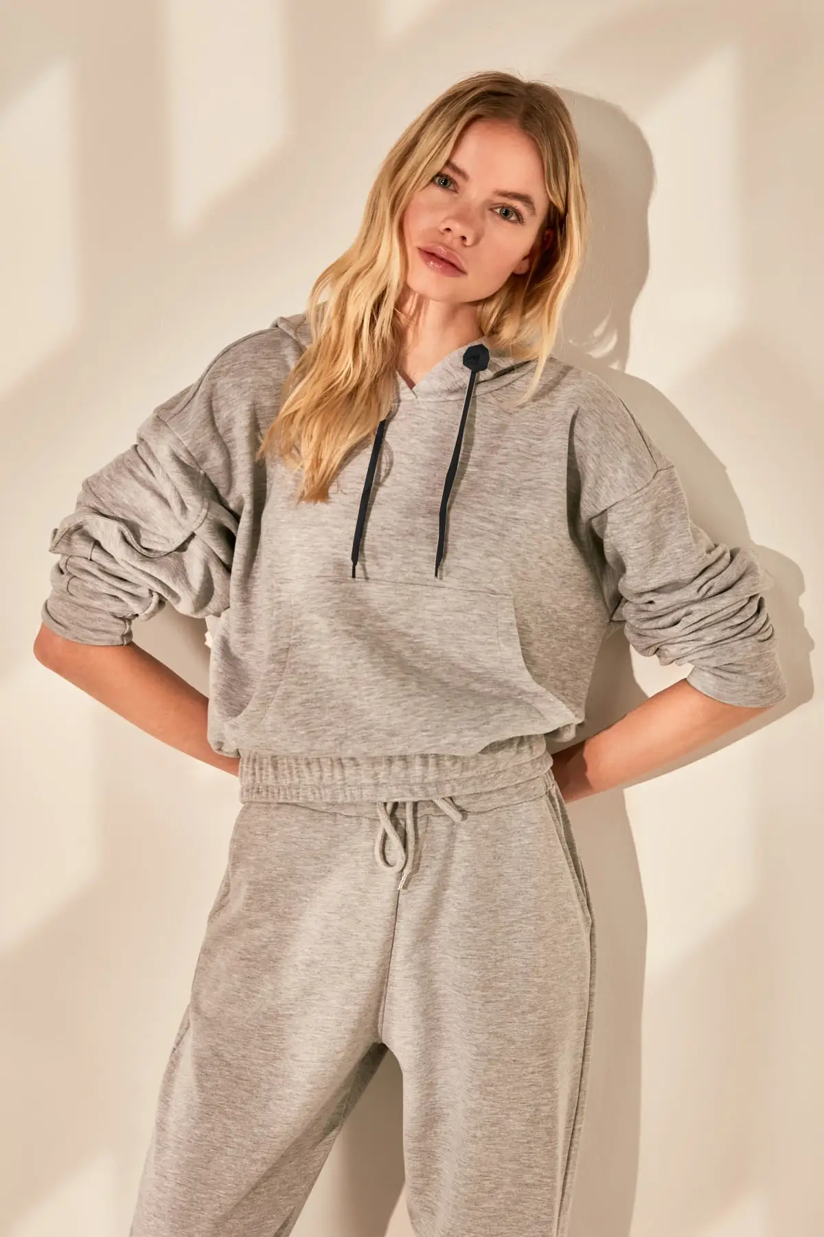 

Trendyol Pocket Detail Basic Knitted Sweatshirt TWOAW21SW0706