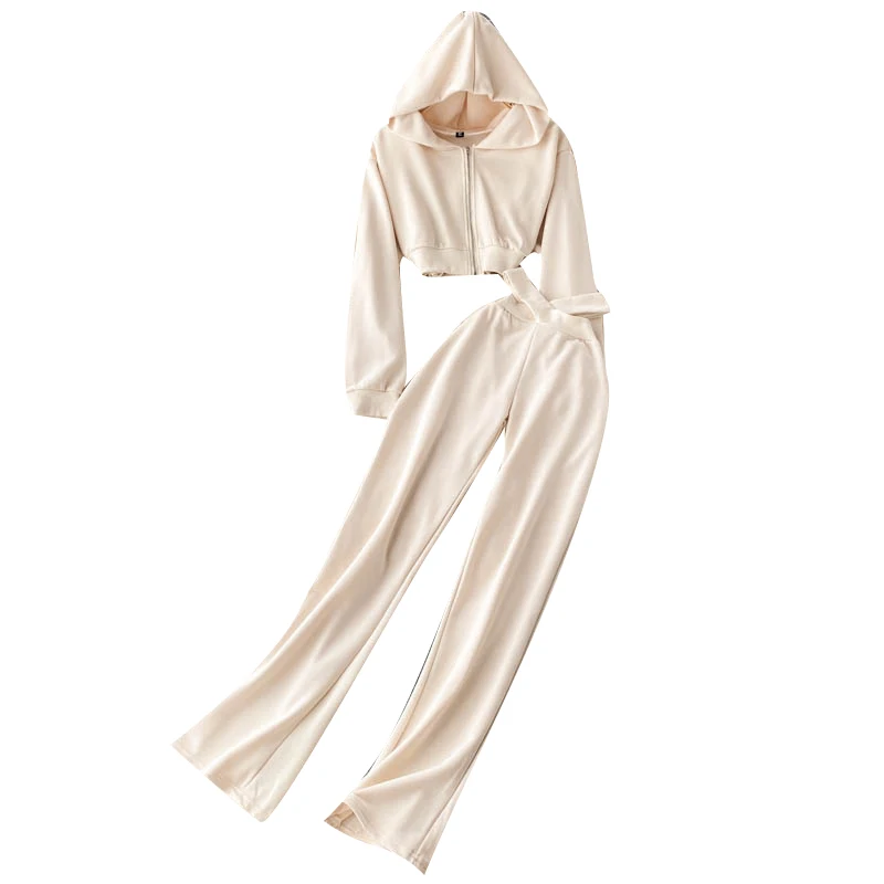 

Костюм-двойка, короткий кардиган с капюшоном и узкие брюки с высокой талией, осень 2021