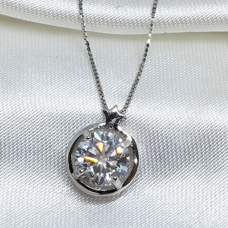 Цепочка с кулоном в виде пятиконечной звезды муассанитом 2 карата | Украшения и