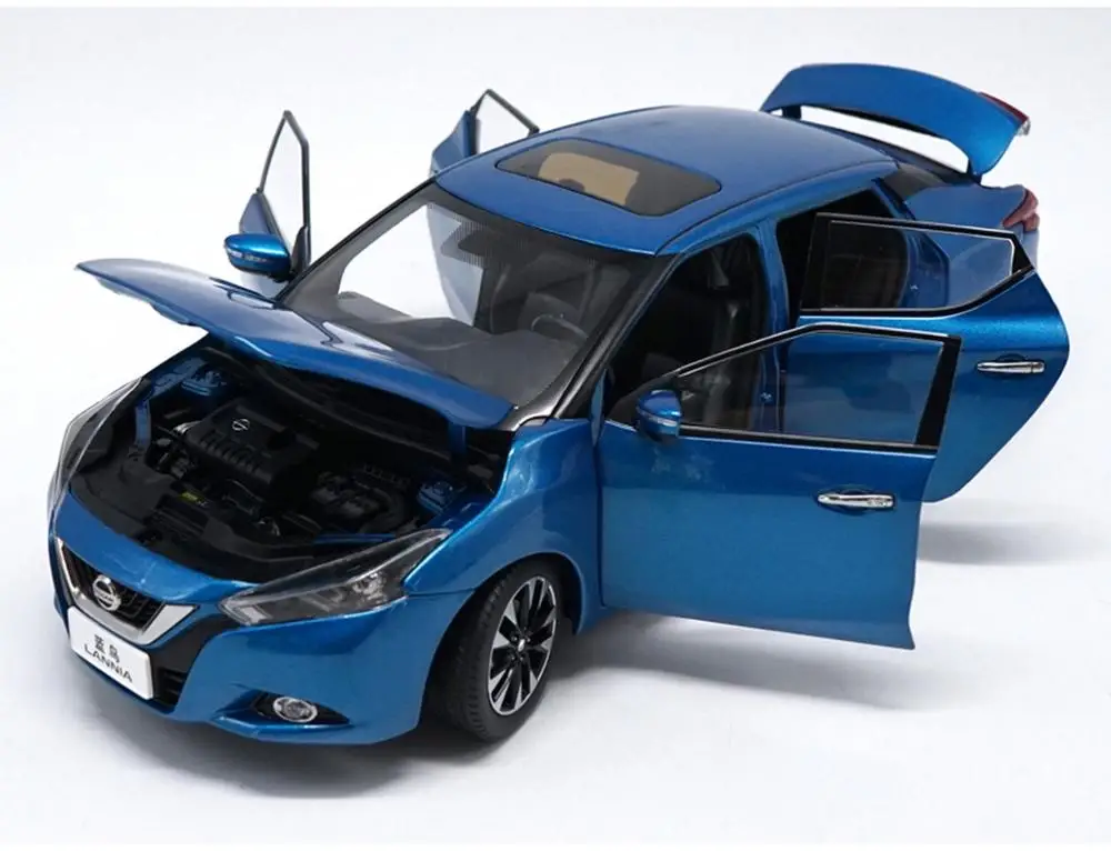 Коллекция игрушечных моделей автомобилей Nissan Lannia 1/18 голубой литой автомобиль