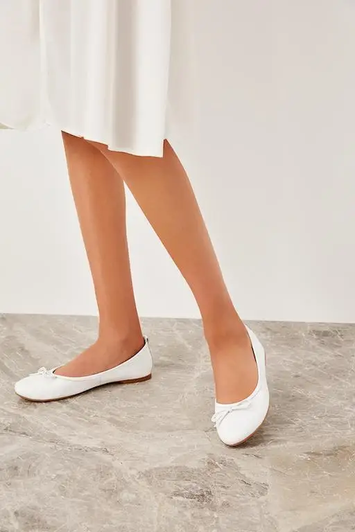 Белый Trendyol женские балетки из натуральной кожи TAKSS19TL0009 - Цвет: Белый