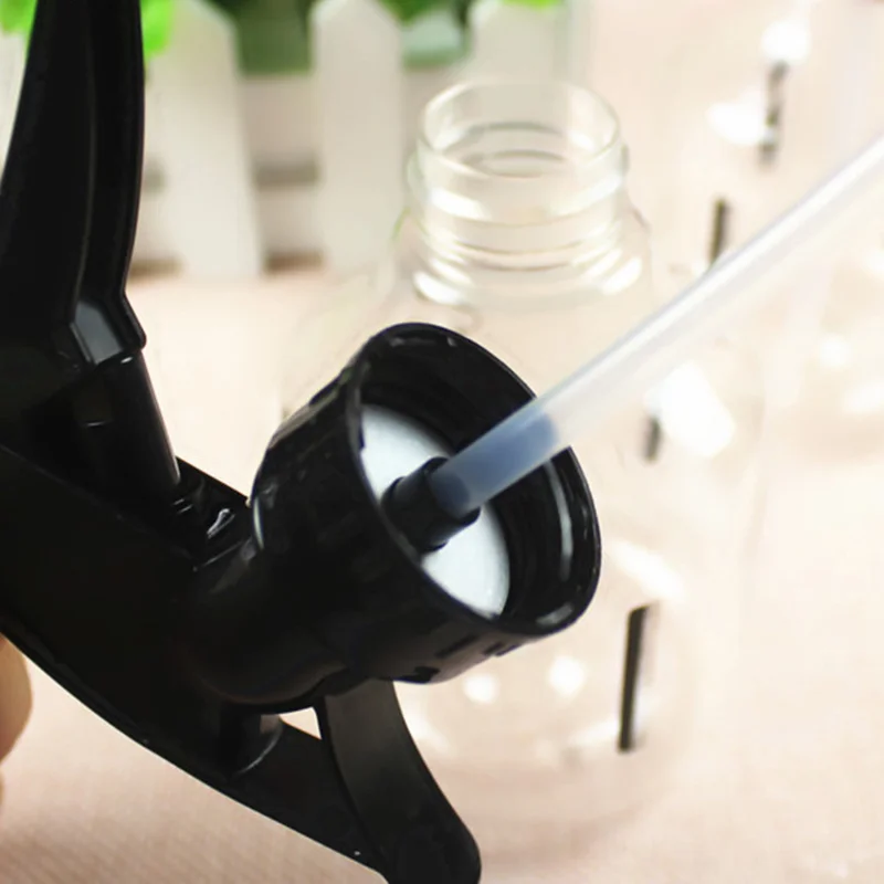 Пластиковая бутылка с распылителем для парикмахерской и ножницами | Дом сад