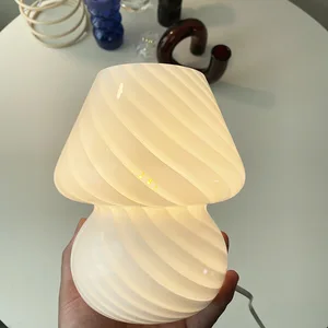 New Modern Small Glass Table Lamp Bedroom Bedside Bed and Breakfast Desk Table Stained Glass Lamp Cute Lamp 100-240V Universal