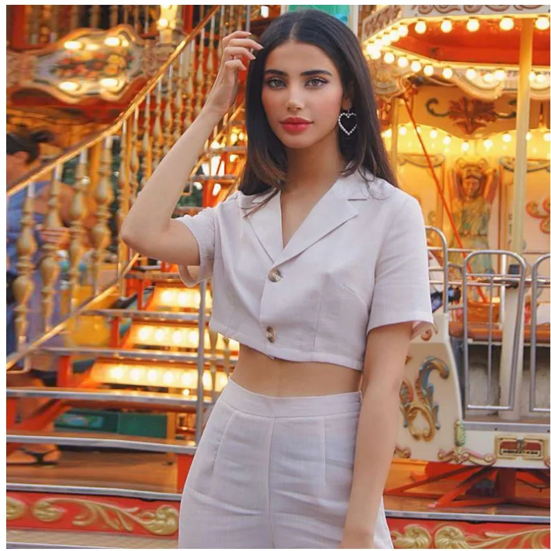 

2021 Summer Women's T-shirt Turn Down Collar Solid Color Fashion Design Sense Slim Short Sleeves Buttons Female Navel Sexy Tops