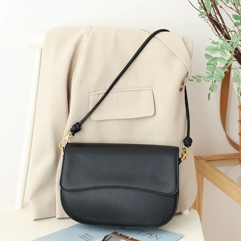 

French foreign gas 2021 new stylish hand-held under the one-shoulder sloping women's bag