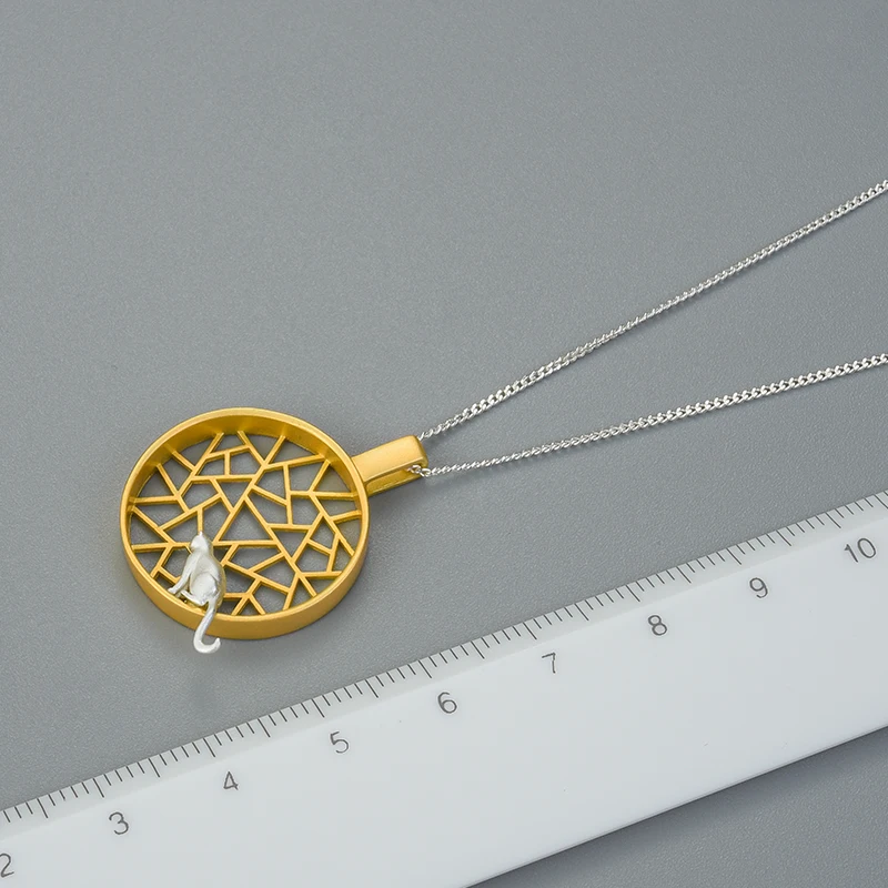 

Lotus Fun Moment Real 925 Sterling Silver Creative Handmade Design Fine Jewelry Cute Cat Playing by the Window Pendant without N