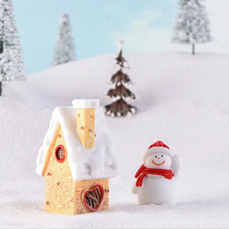 Рождественские украшения для дома крыши которого покрыты снегом подарок | Дом и
