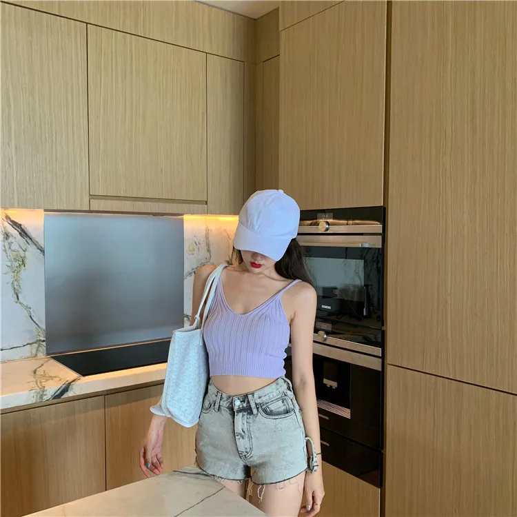 Топ женский трикотажный на бретелях-спагетти облегающий однотонный