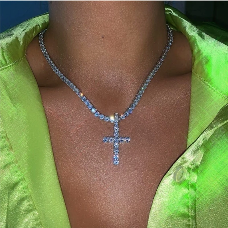 

Shiny White Crystals Cross Pendant Necklace Holy Crystals Cross Pendant with Rhinstone Chain Unisex Fashion Jewelry