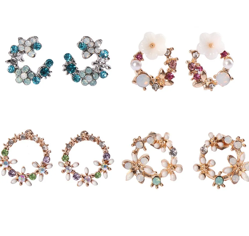 Женские серьги-гвоздики с маленькими цветками милые стразы простые