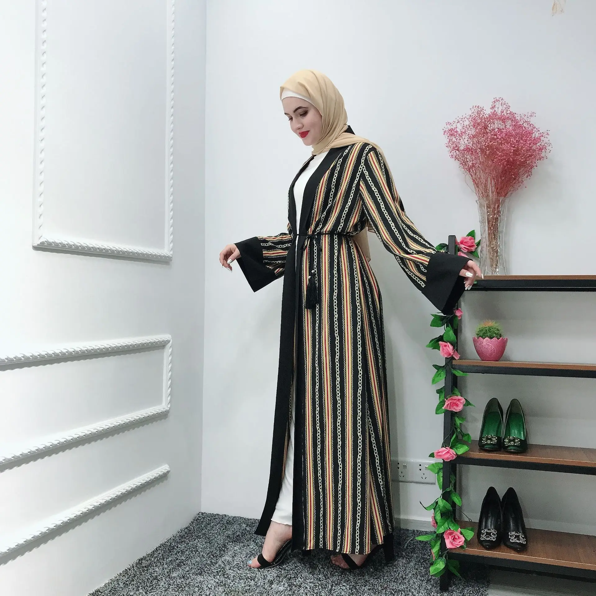 Женское мусульманское платье с поясом элегантное кружевное в полоску турецком