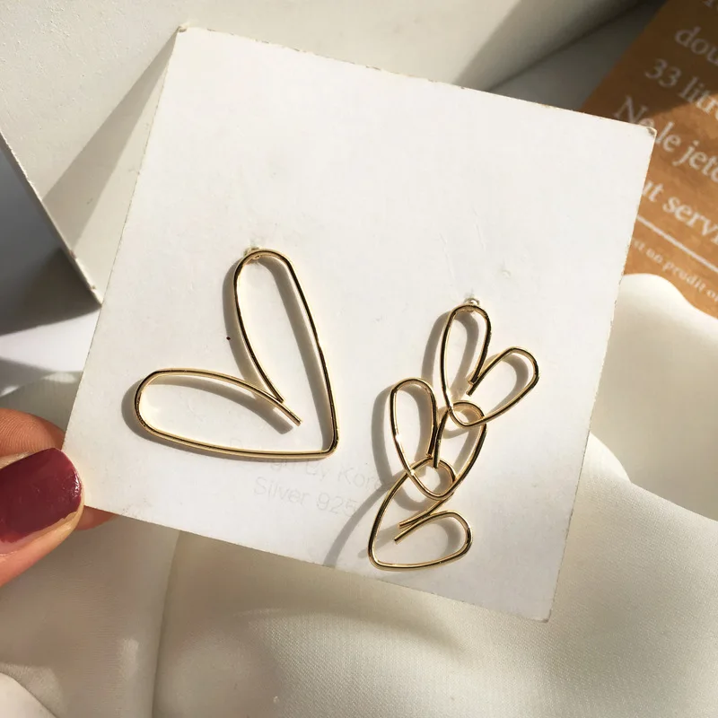 

Minimalist Hollow Love Heart Drop Earrings For Women Asymmetrical Geometric Dangling Earring 2020 Wedding Party Charm Jewelry