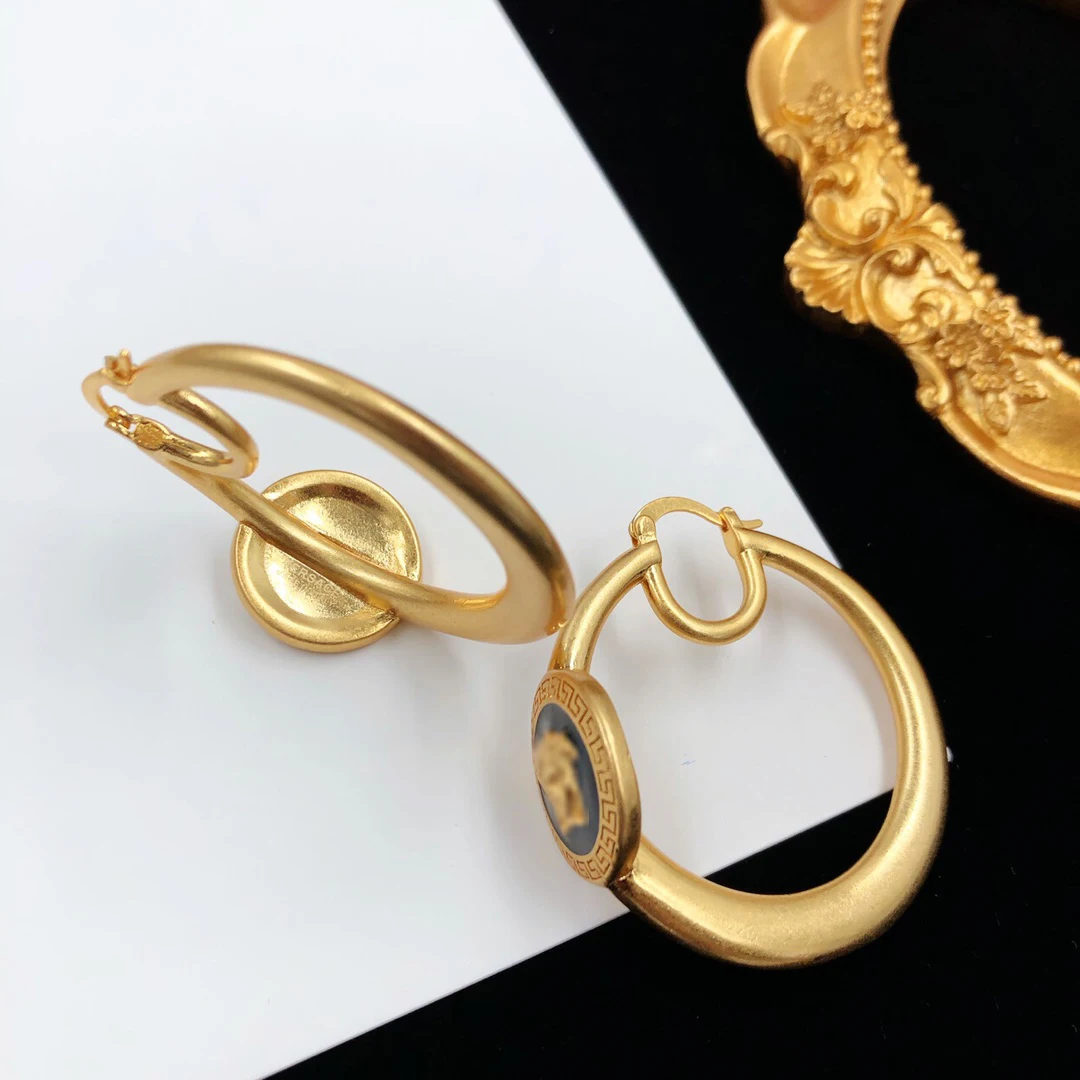 

Brass retro woman's simple stud earrings