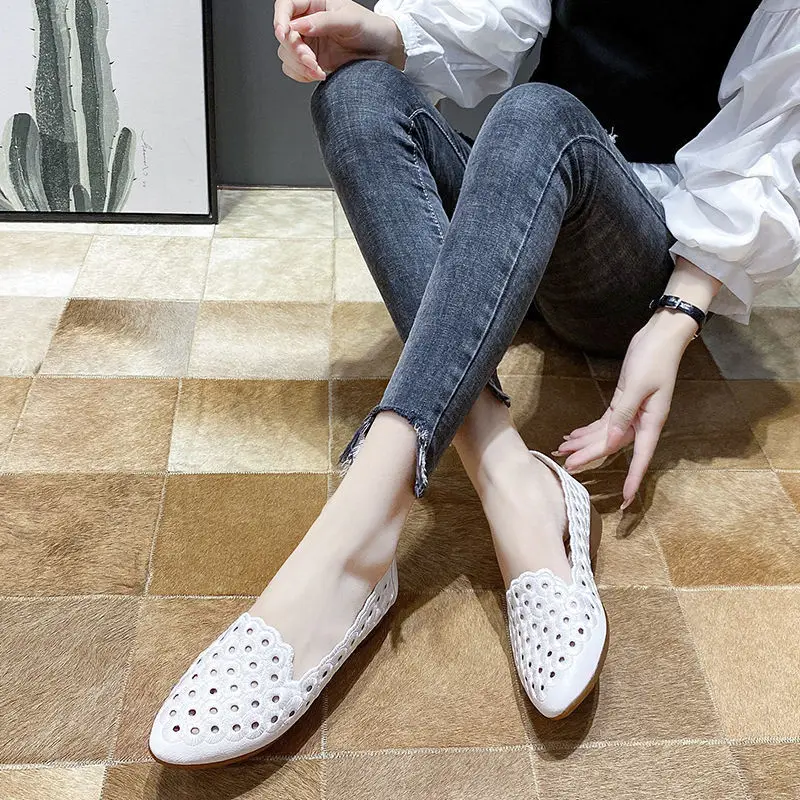 

Embroidery women Loafers Hollow out flats,Matte Leather Laser perforation hole casual Shoes White/Black Flats Comfy shoes Women