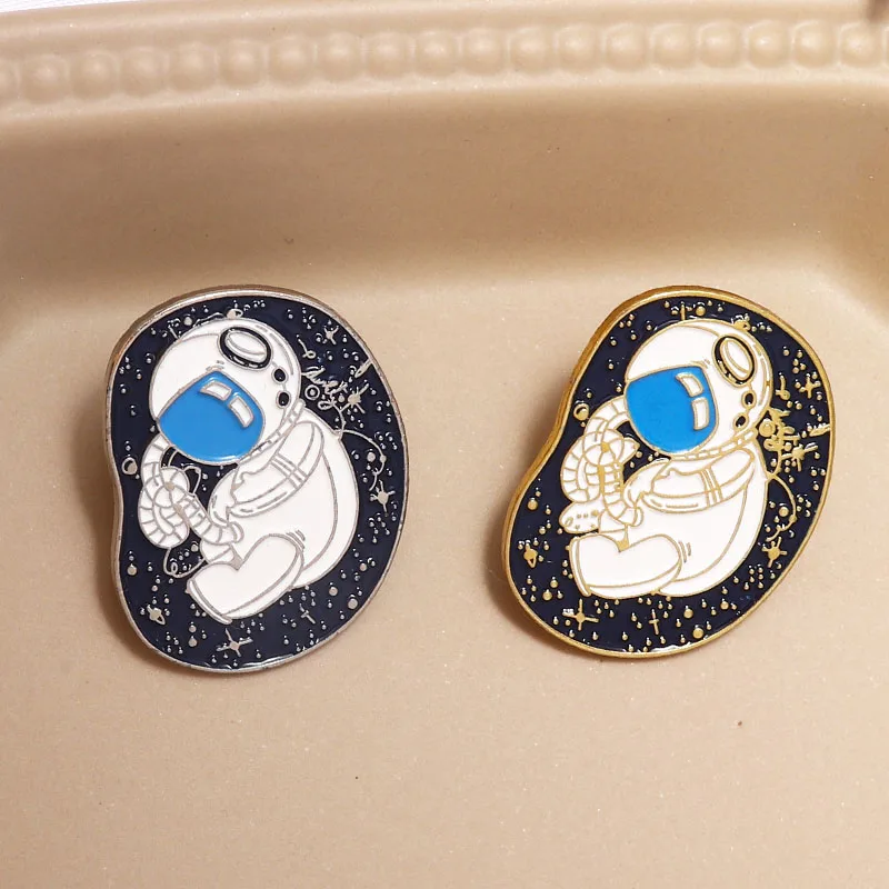 Эмалированный значок космонавта эмалированный космонавта|Броши| |