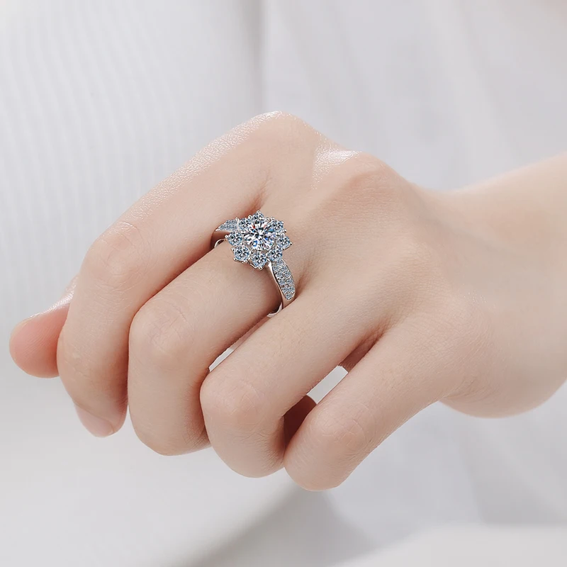 

ANZIW 925 Sterling Silver Moissanite Diamond 0.8CT Fashion Classic Cluster Halo Engagement Ring For Women Jewelry Gifts