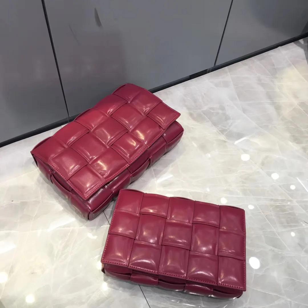 

Women's bag 2021 Europe and the United States new woven chain pillow bag fashion one shoulder slanting cross small square bag