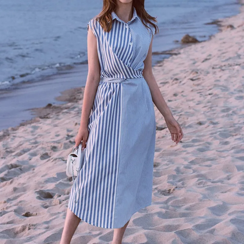 Платье женское прямое в полоску составного кроя без рукавов с отложным