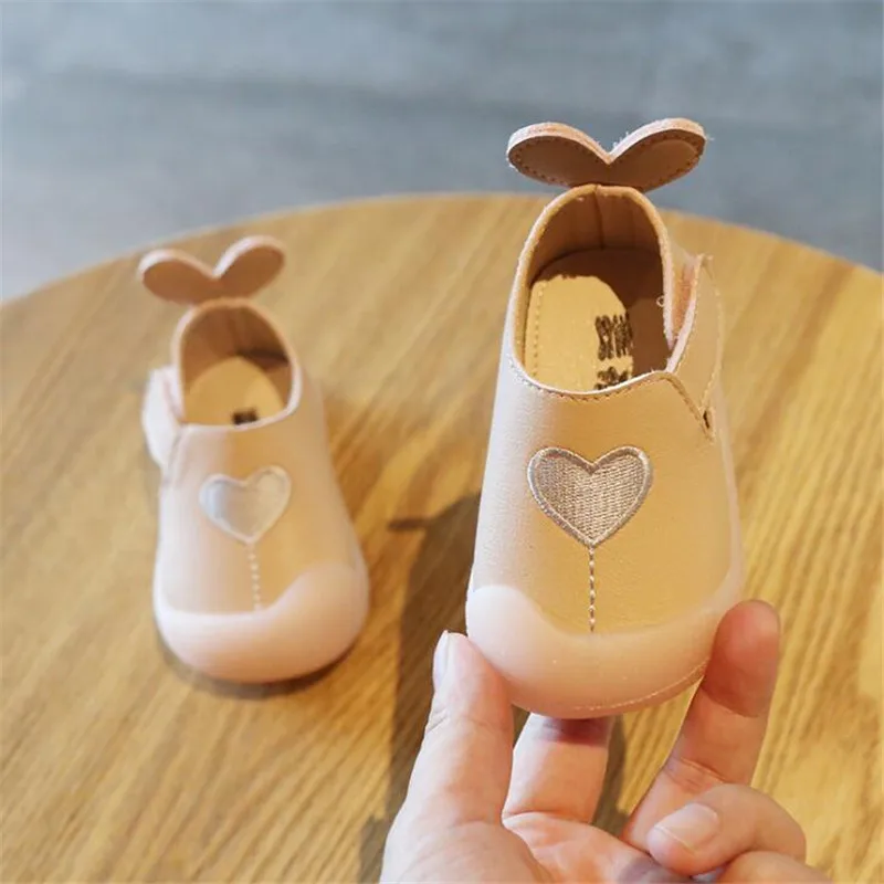 Weoneit новые детские кожаные туфли с любовным рисунком мягкие для девочек 3 цветов
