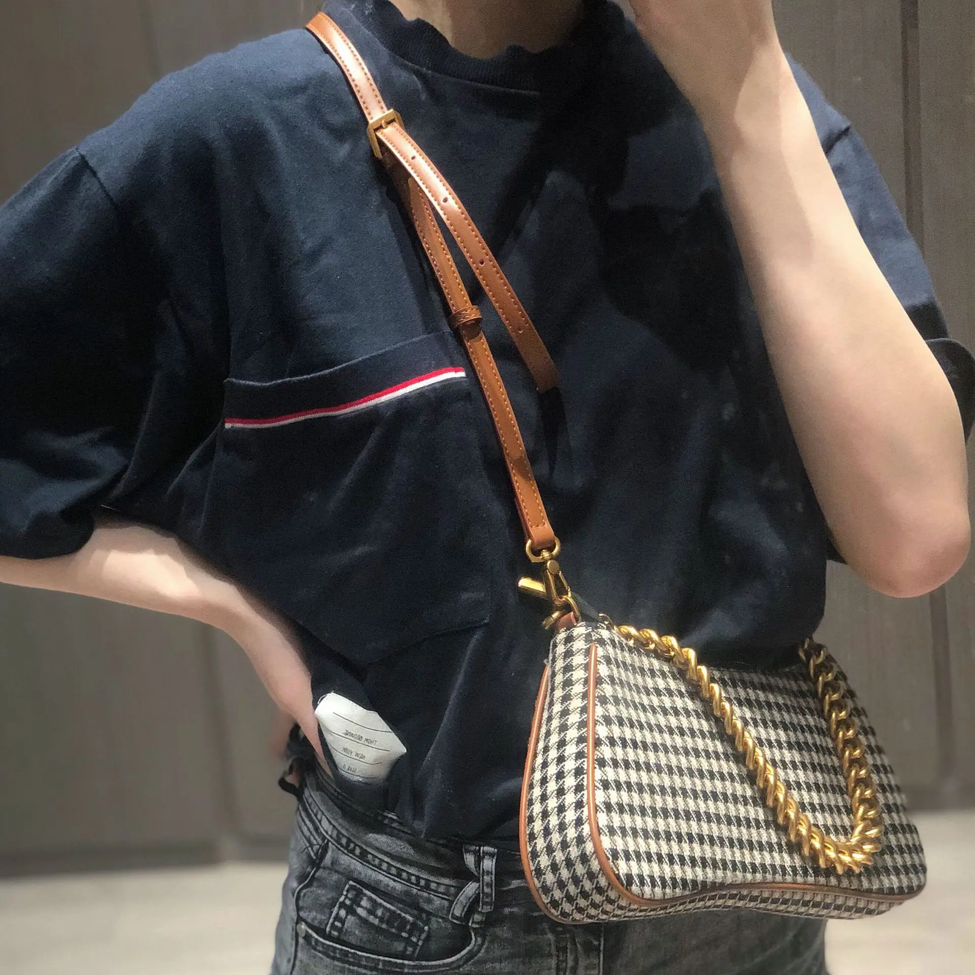 

Thick Metal Chain Shoulder Bag Women New Designer Woven Soft Square Crossbody Bags Female Fashion Personality Purse High Quality