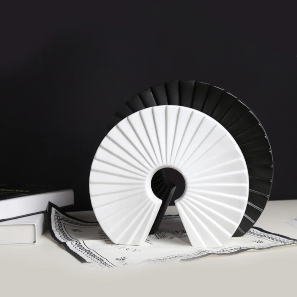 

1Pc Modern Simple Adornment Home Ceramic Ornament Novel Artistic Decoration