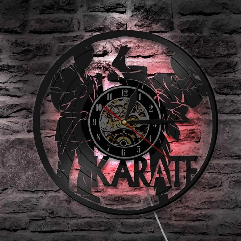 Настенные часы с виниловой пластиной и силуэтом бойцов-карате светодиодный