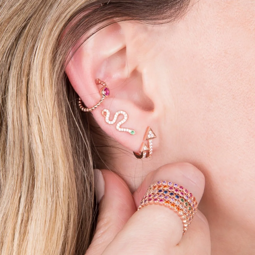 Серьги гвоздики из Кубического циркония с двойной стрелой золотым наполнением