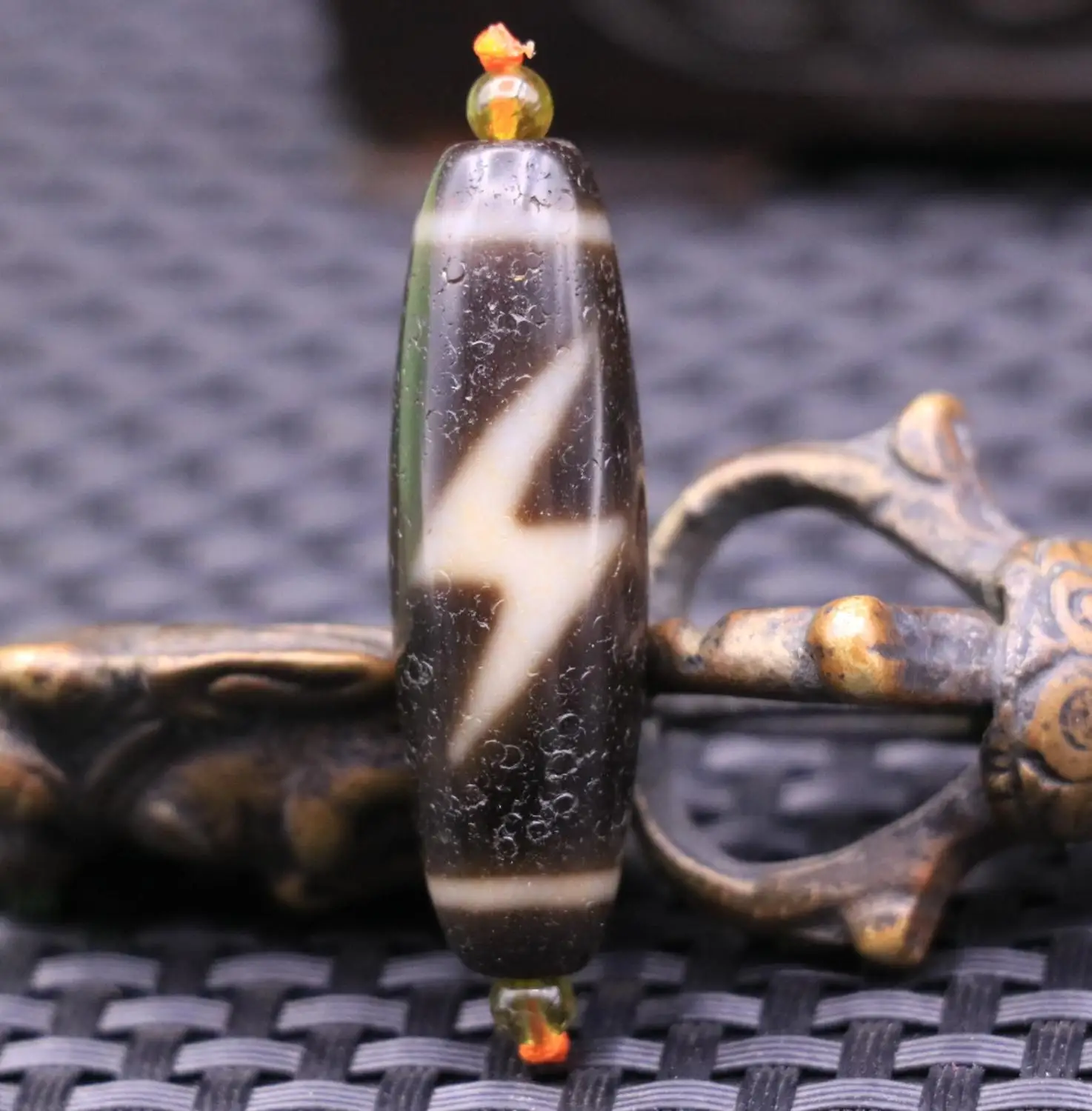 Волшебная сила Тибетский старый жирный Агат 5 глаз осветляющие жилы маленькие