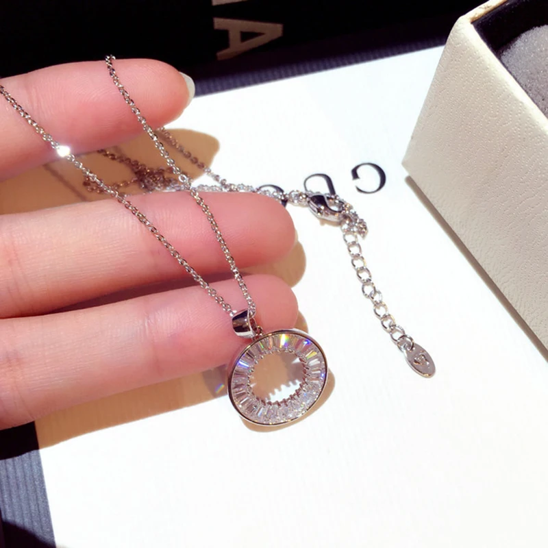 

Hot Sale S925 Silver Ladies Luxury Noble Temperament Inlaid Zircon Round Necklace High End Women Matching Accessories