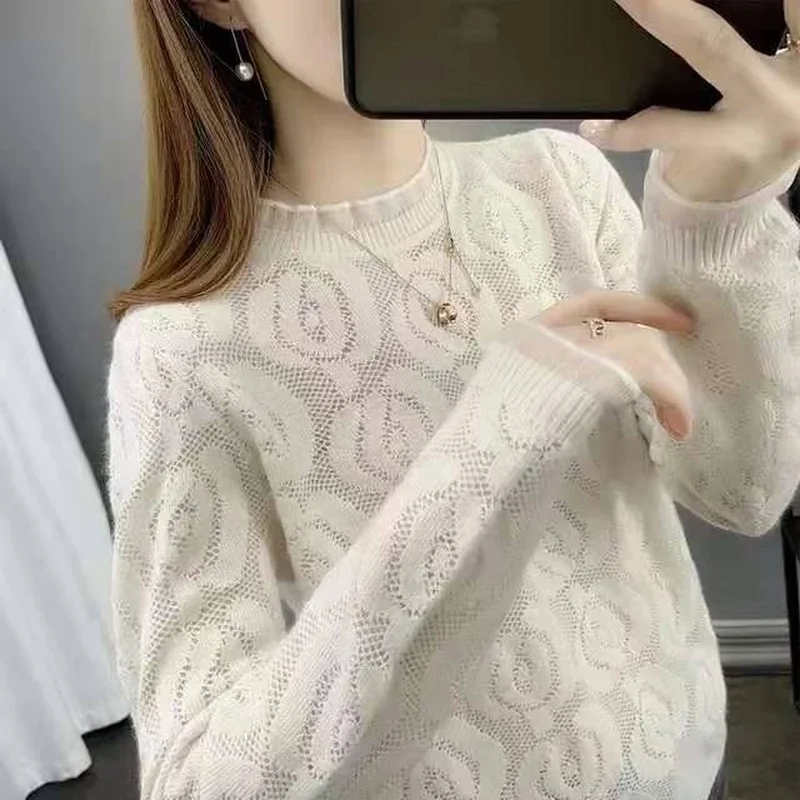 

2021 fashion casual new knitted bottoming shirt women spring and autumn hollow out all-match lace western round neck top