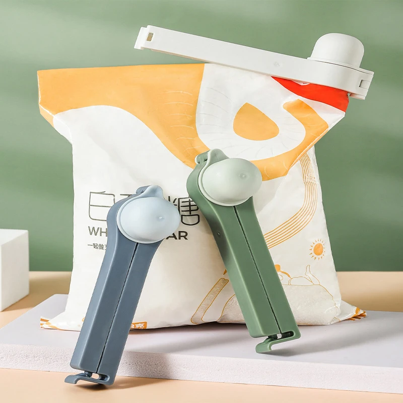 

1pc Pourable Food Preservation Sealing Clip Tea Moisture-Proof Sealing Clip Discharge Spout Plastic Bag Clip Snack Bag Home Tool
