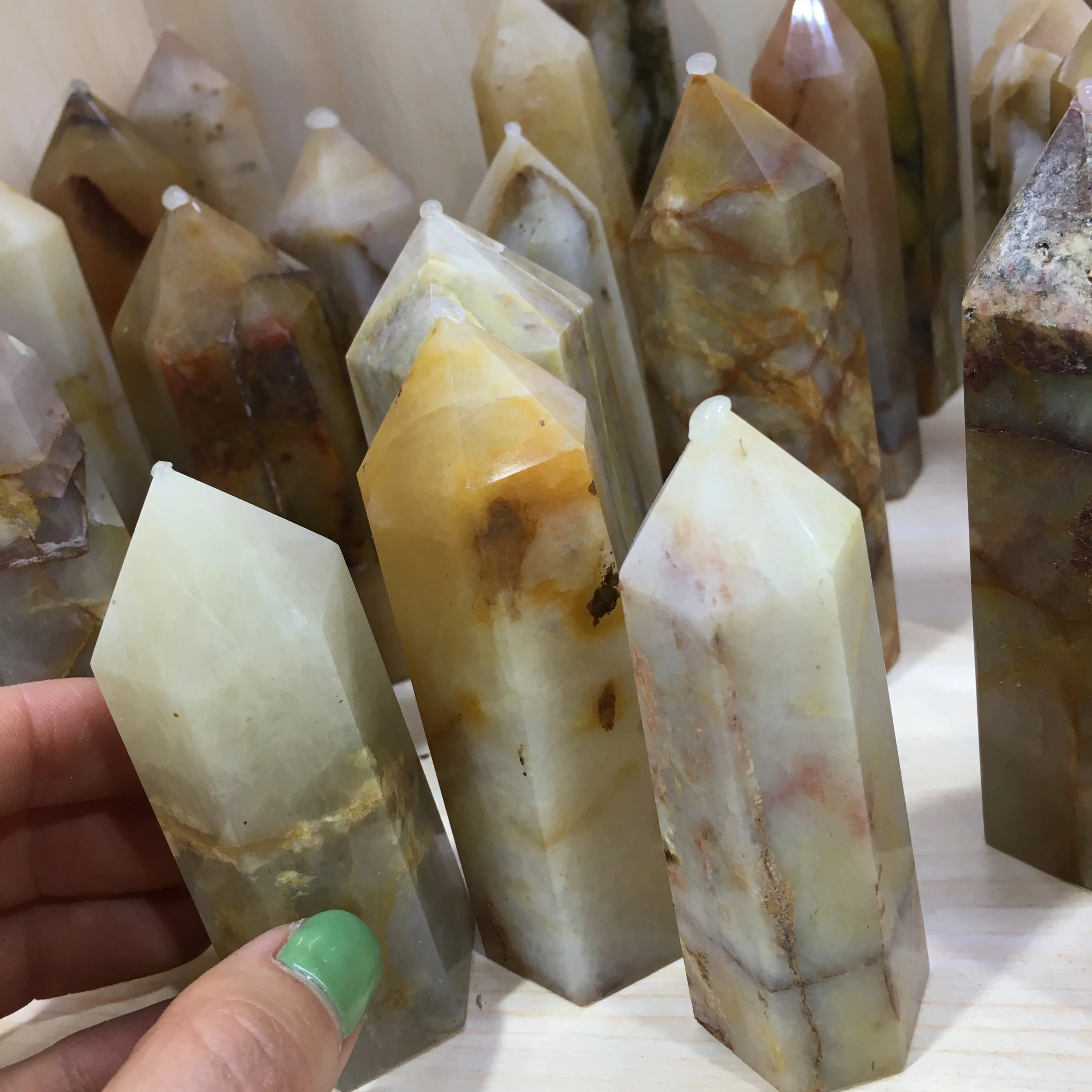 

Cherry stone Polished Natural Stones And Crystals Healing Gemstones For Home Decoration