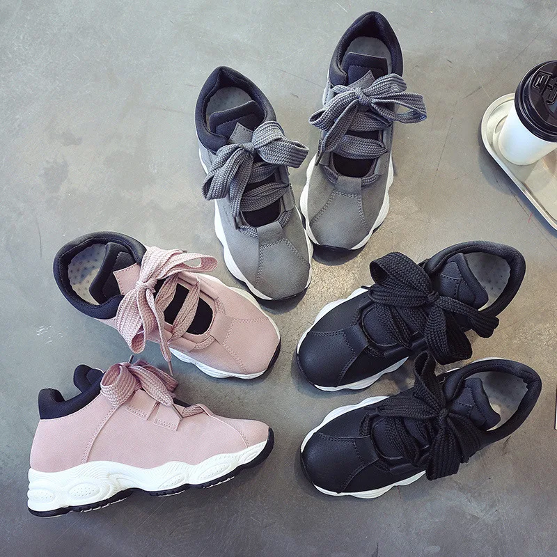 Женские кроссовки на платформе удобные дышащие из искусственной кожи плоской