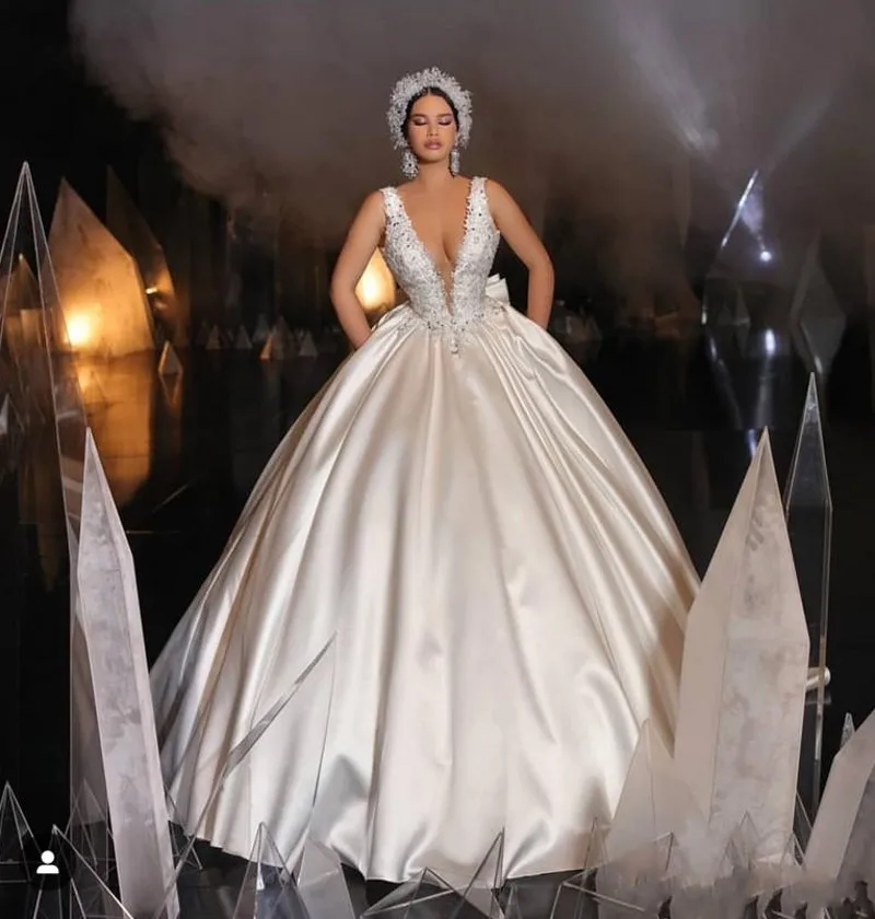 

Deep V Neck Satin Ball Gown Wedding Dress With Lace Applique Bow Back Bridal Gown