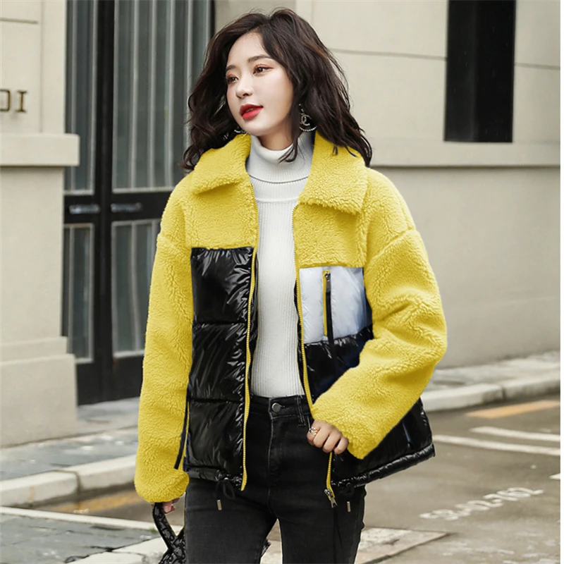 Модная зимняя куртка женская короткая Студенческая из искусственного овечьей