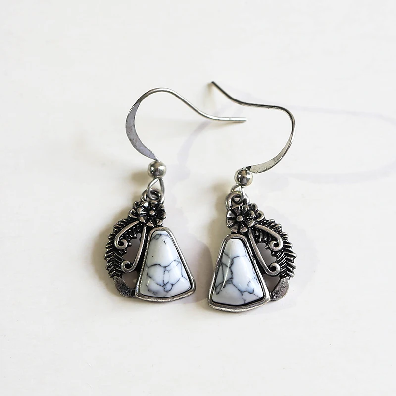 

Vintage Triangle Stone Inlay Crochet Earrings Fashion Jewelry 2020 Plant Flower Bordered Earrings For Women 2020 Bohemian D284