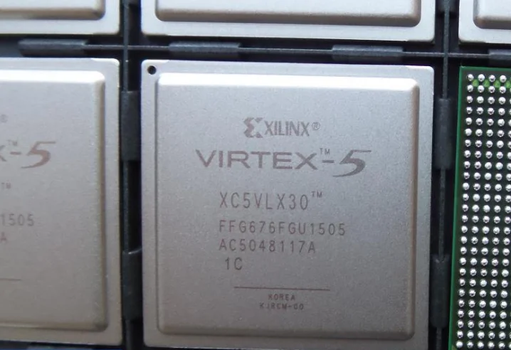 Оригинальный спотовый XC5VLX30-1FFG676C FPGA программируемый чип для чипа IC | Электронные