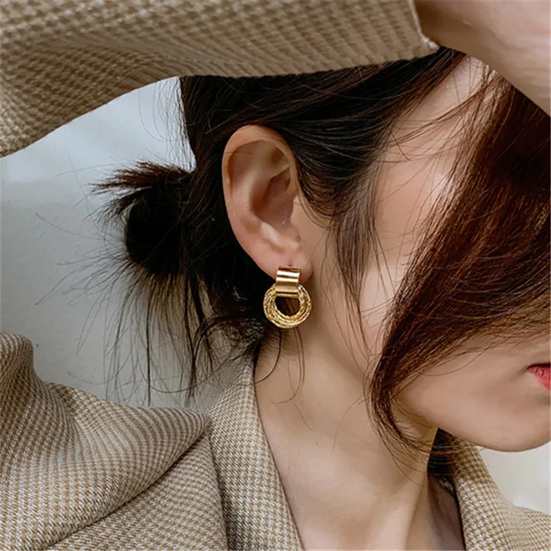 

Висячие серьги в Корейском стиле, новый дизайн, геометрические нестандартные круглые винтажные зимние серьги в форме слезы для женщин и дев...