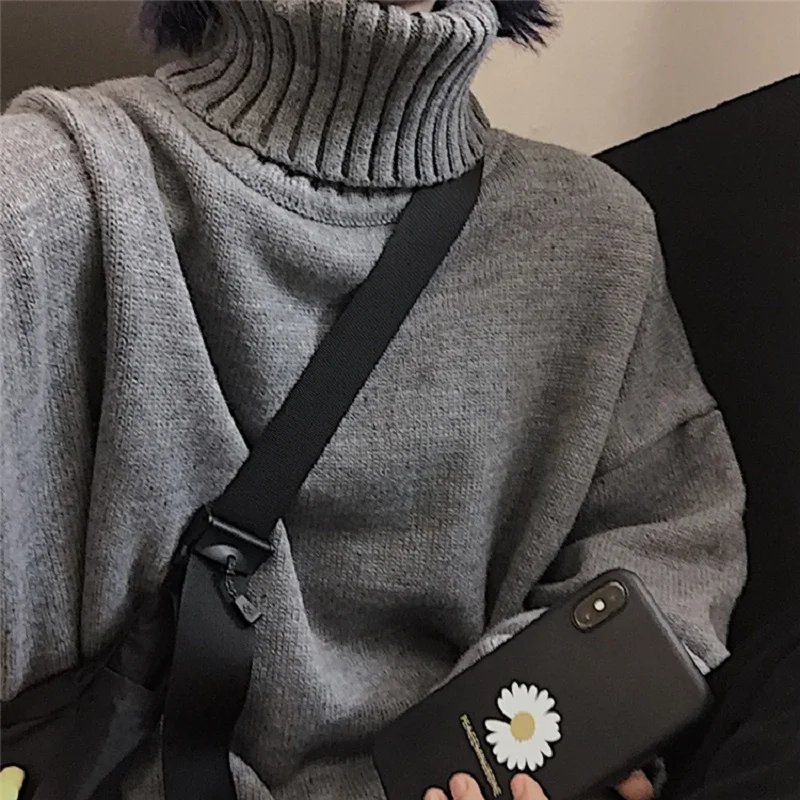 Свитер Женский вязаный однотонный с воротником-хомутом в готическом стиле |