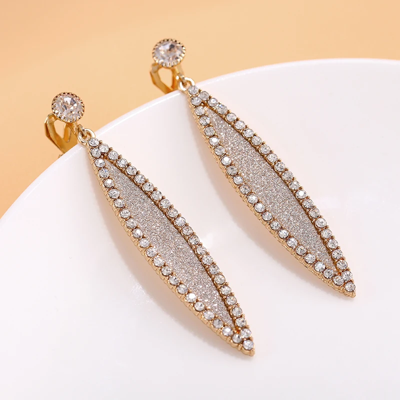 Женские серьги клипсы длинные геометрические с маркизой стразы без отверстий