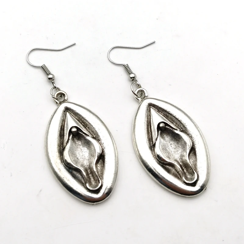 

Hot / Metal Carving To Attract Gifts for Hanging Female Genitals Earring Pendant Female Genital Gift Jewelry